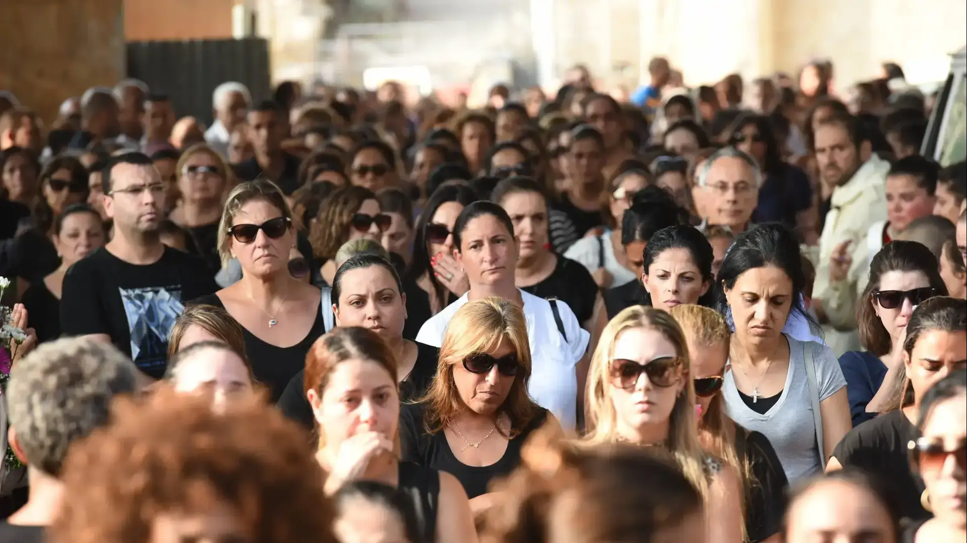 הלוויתן של הרוגות תאונת הדרכים בצומת פוריידיס, כנסיית סנט ג'ורג', יפו. אוגוסט 2016 הלוויתן של הרוגות תאונת הדרכים בצומת פוריידיס, כנסיית סנט ג'ורג', יפו. אוגוסט 2016