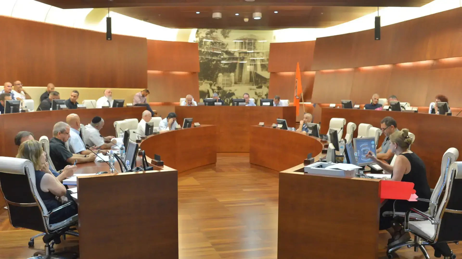 דיון על הצעות החוק בנוגע לסגירת חוף הים לערבים וסגירת היכל התרבות בשבת, מועצת העיר ראשון לציון. אוגוסט 2016 דיון על הצעות החוק בנוגע לסגירת חוף הים לערבים וסגירת היכל התרבות בשבת, מועצת העיר ראשון לציון. אוגוסט 2016