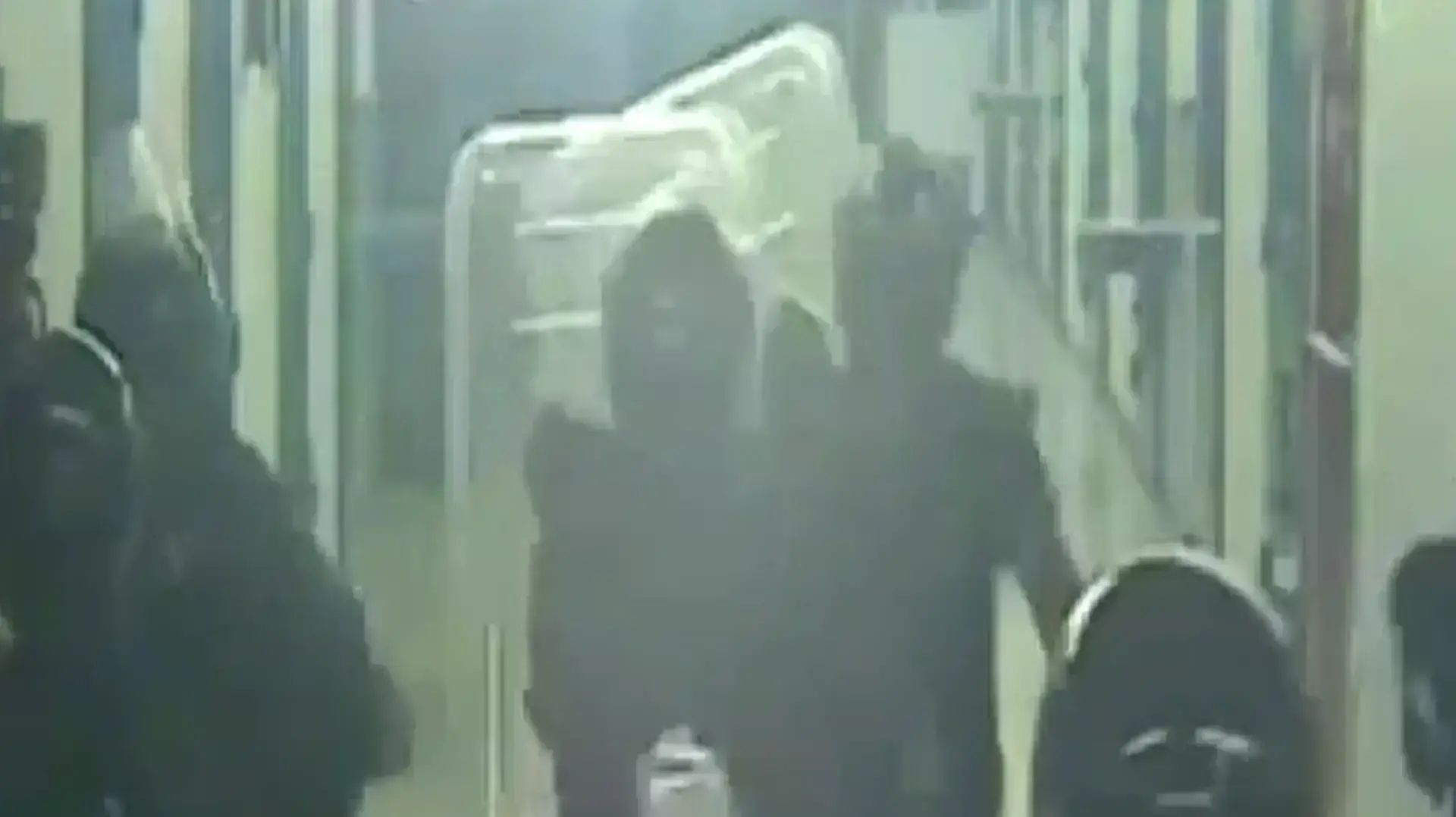 תיעוד: כוחות מיוחדים של שב"ס פושטים על תאים של אסירי חמאס בכלא נפחא