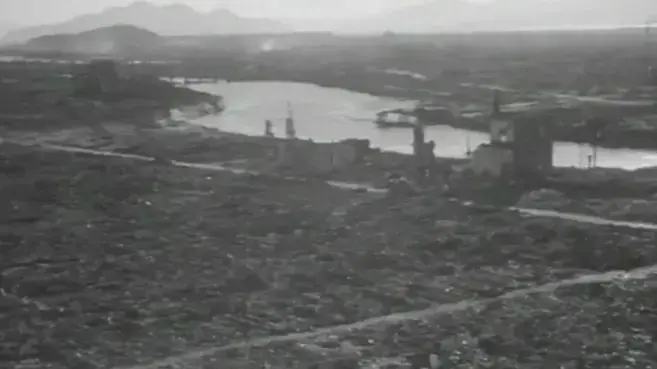 תיעוד נדי של הירושימה ונגסקי חרבות לאחר הטלת פצצות האטום, אוגוסט 2016 תיעוד נדי של הירושימה ונגסקי חרבות לאחר הטלת פצצות האטום, אוגוסט 2016