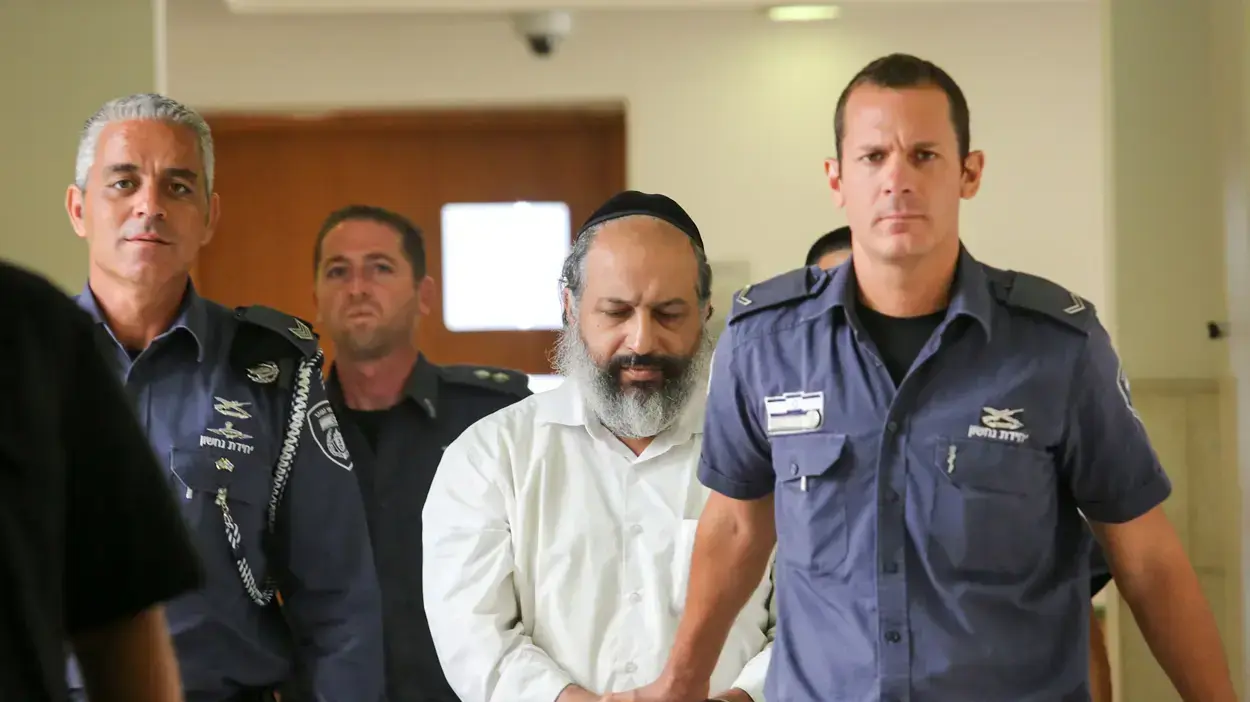 הגשת כתב אישום נגד אלון שמיר - מואשם בהטרדה מינית של מטופלות מחוזי ירושלים הגשת כתב אישום נגד אלון שמיר - מואשם בהטרדה מינית של מטופלות מחוזי ירושלים