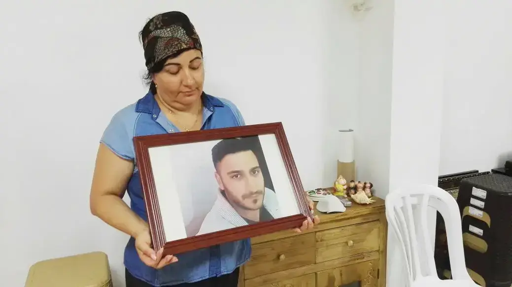 מרינה חנימוב, אימו של ראובן חנימוב שנרצח בגלל עקיפה בכביש, דימונה. אוגוסט 2016 מרינה חנימוב, אימו של ראובן חנימוב שנרצח בגלל עקיפה בכביש, דימונה. אוגוסט 2016