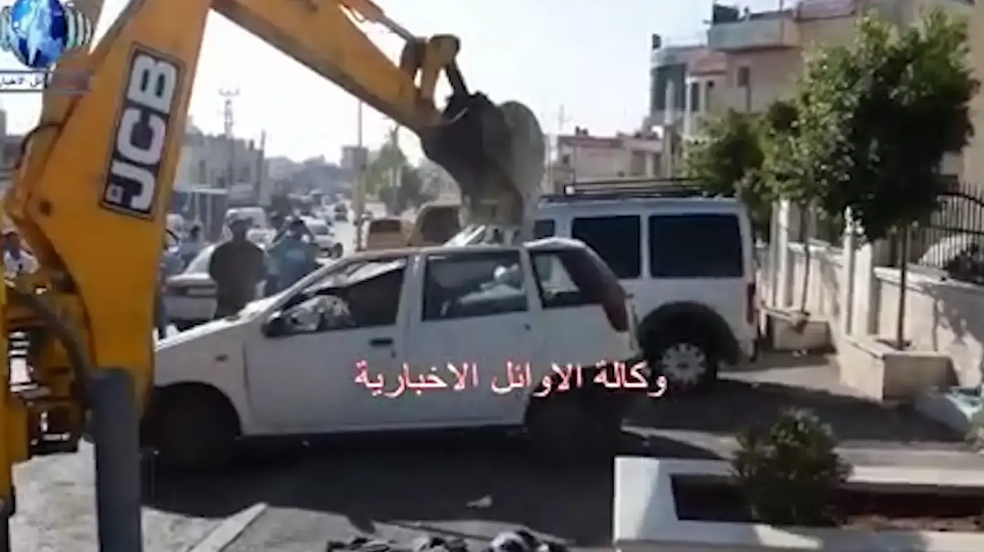 מנגוני הביטחון של הרש"פ הרסו מאות כלי רכב ישראליים לא חוקיים בעיירות אבו דיס ואל-עיזריה 