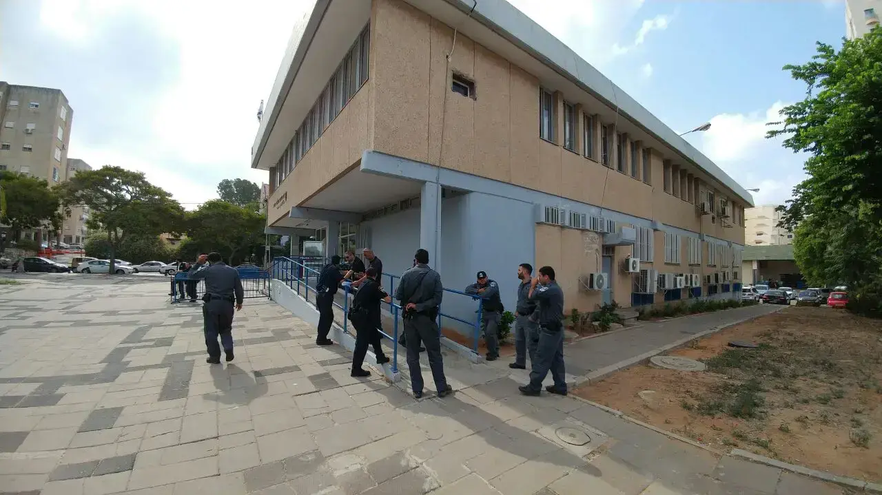 הארכת מעצר לנהג המשאית כמאל דיאב, שהיה מעורב בתאונת הדרכים בצומת פוריידיס, בימ"ש השלום חדרה. אוגוסט 2016 הארכת מעצר לנהג המשאית כמאל דיאב, שהיה מעורב בתאונת הדרכים בצומת פוריידיס, בימ"ש השלום חדרה. אוגוסט 2016