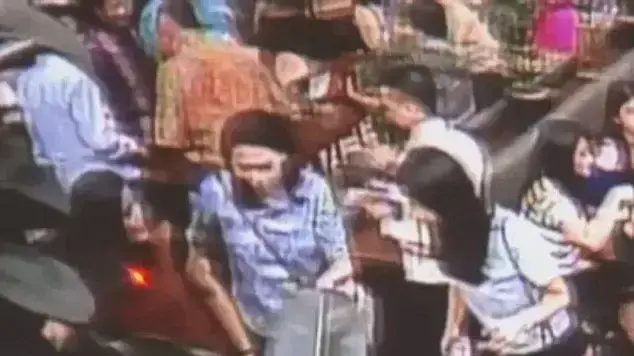 אישה מורעלת במסעדה