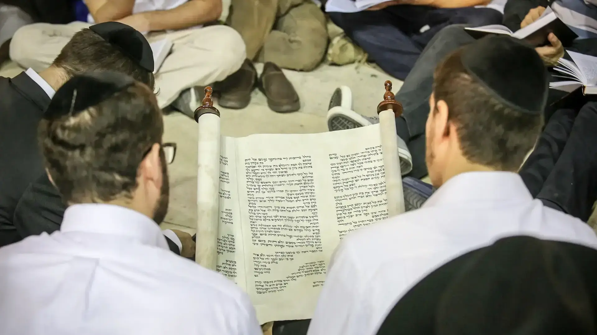 מתפללים בכותל המערבי ב-ט' באב, ירושלים, 13 באוגוסט 2016 מתפללים בכותל המערבי ב-ט' באב, ירושלים, 13 באוגוסט 2016
