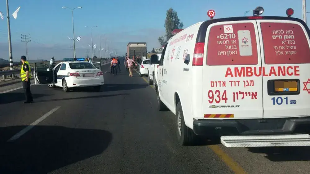 רוכבת אופניים נפצעה באורח אנוש מפגיעת משאית בכביש 40 ליד מושב אחיסמך שבשפלה 28 אפריל 2016 רוכבת אופניים נפצעה באורח אנוש מפגיעת משאית בכביש 40 ליד מושב אחיסמך שבשפלה 28 אפריל 2016