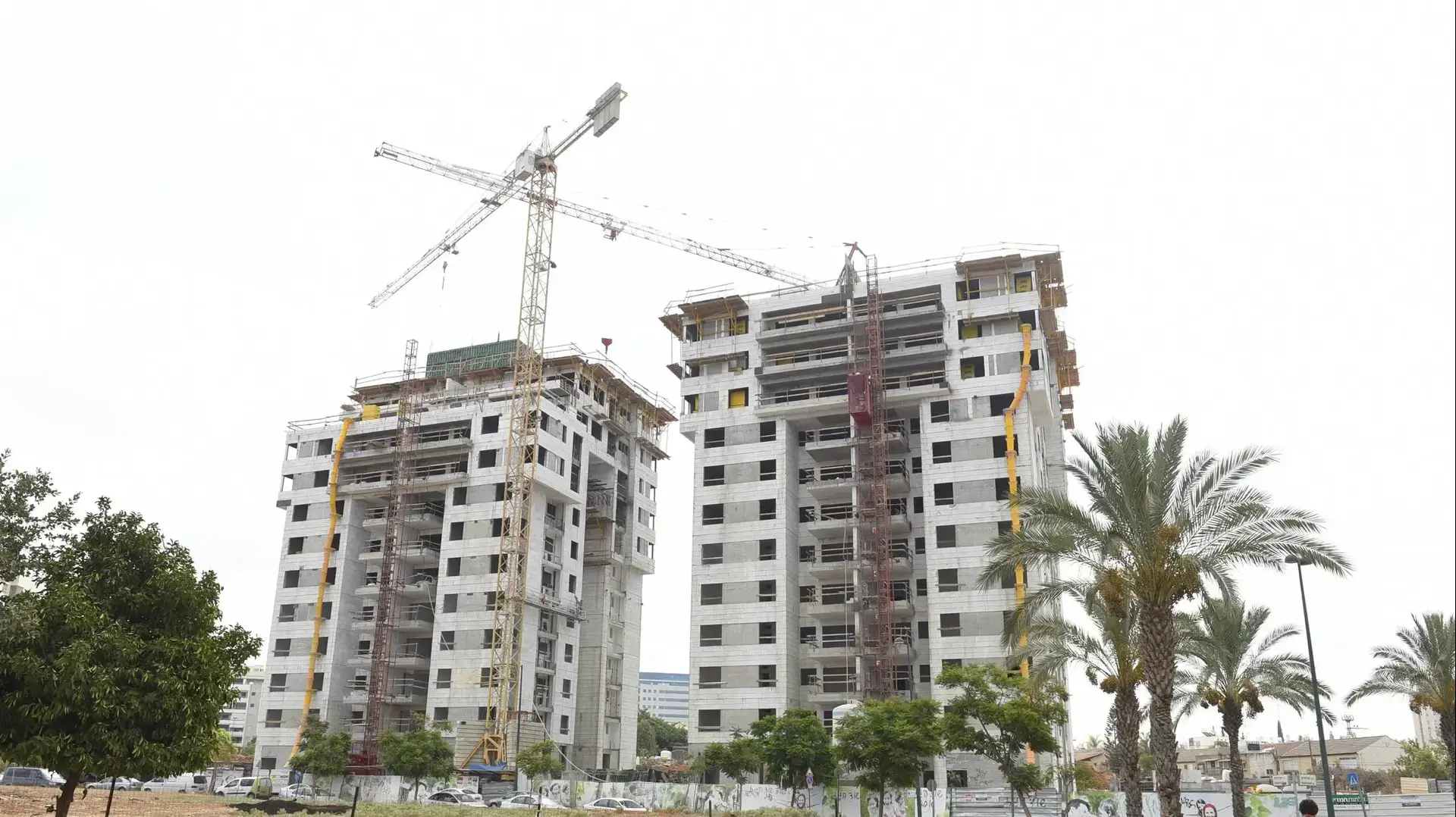 אתר בנייה בקריית אונו 14.8.2016 אתר בנייה בקריית אונו 14.8.2016