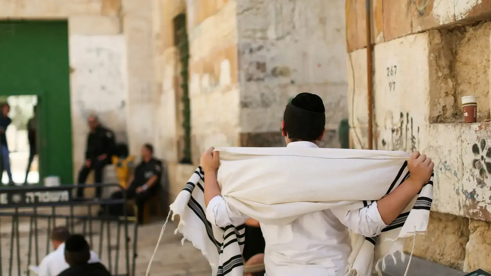 מתפללים בעיר העתיקה בתשעה באב, ירושלים, 14 באוגוסט 2016 מתפללים בעיר העתיקה בתשעה באב, ירושלים, 14 באוגוסט 2016