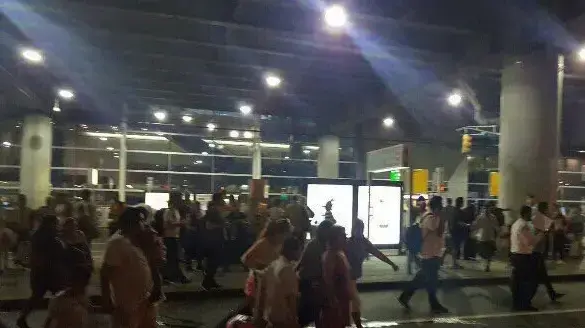 פינוי נמל התעופה קנדי שבניו יורק לאחר דיווחים על ירי, אוגוסט 2016 פינוי נמל התעופה קנדי שבניו יורק לאחר דיווחים על ירי, אוגוסט 2016