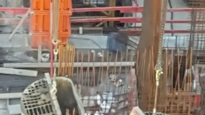 פועלים באתר בנייה פועלים באתר בנייה
