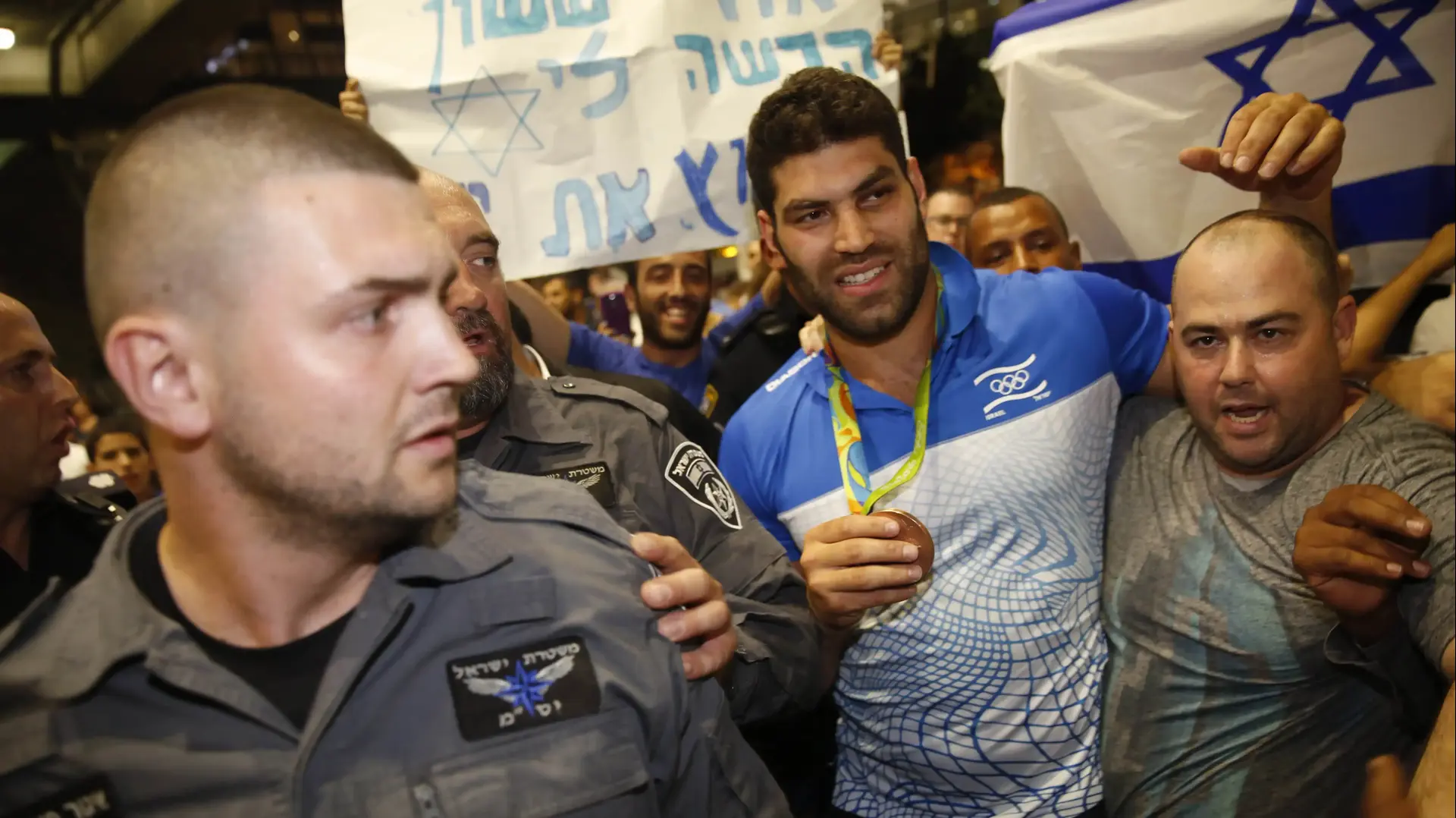הג'ודוקא אורי ששון בשדה התעופה
