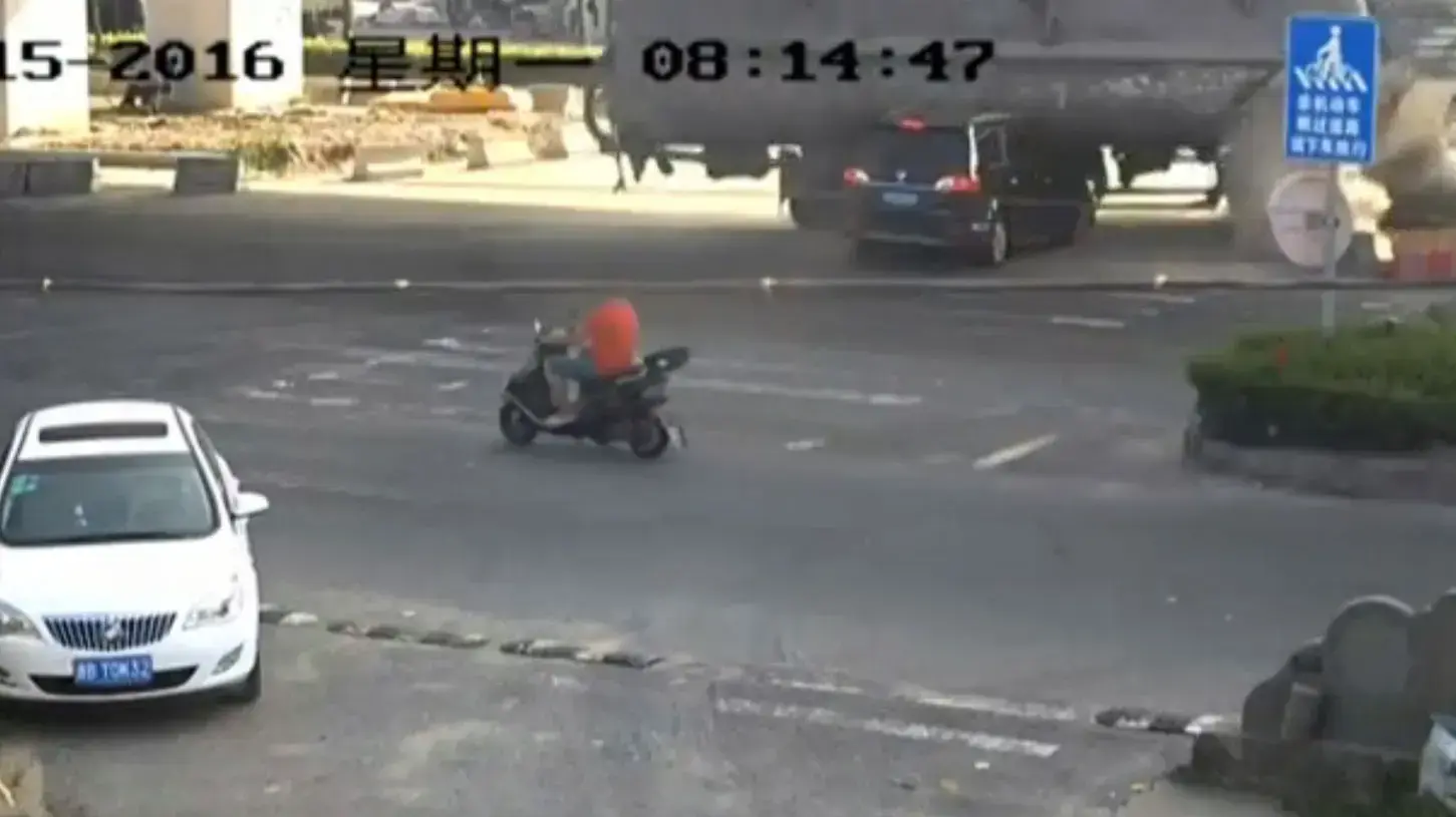 תאונת דרכים בז'ג'יאנג, סין, 16 באוגוסט 2016 תאונת דרכים בז'ג'יאנג, סין, 16 באוגוסט 2016