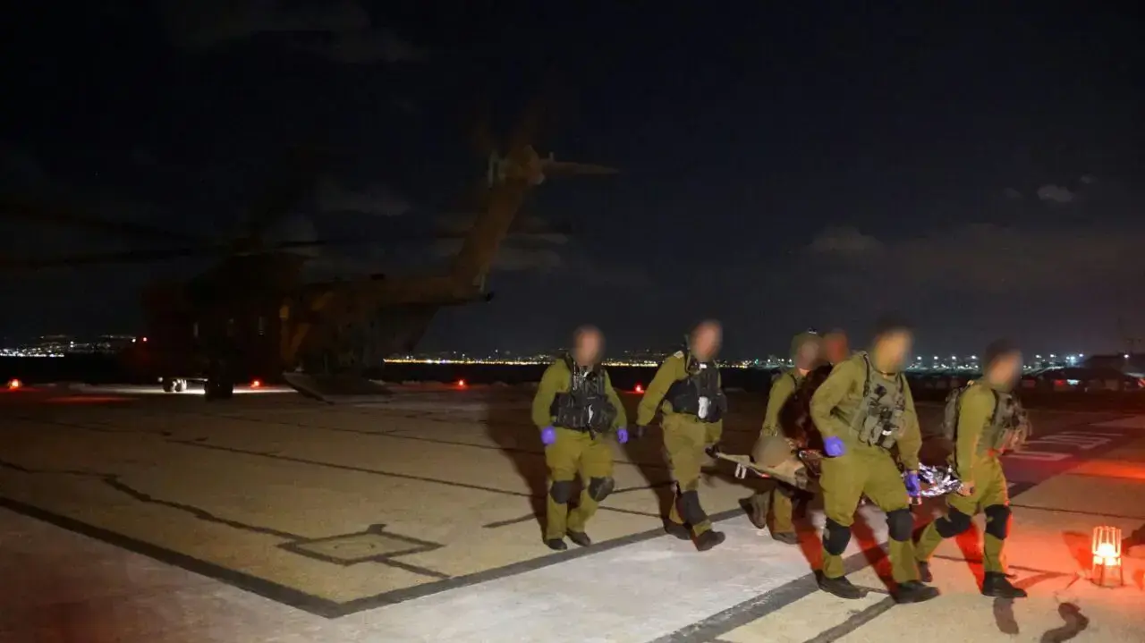פינוי פצועים מתאונת דרכים בצפון הגולן. בית חולים רמב"ם. 16 באוגוסט 2016 פינוי פצועים מתאונת דרכים בצפון הגולן. בית חולים רמב"ם. 16 באוגוסט 2016