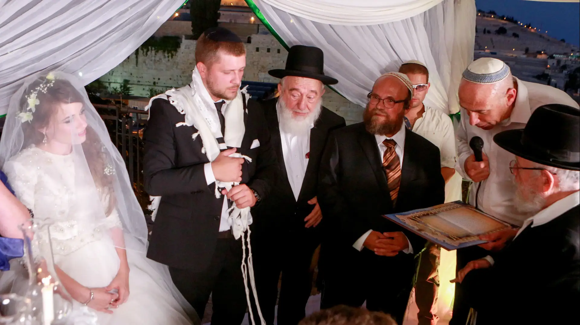 חתונתו של מאיר פבלובסקי, שנפצע באורח קשה בפיגוע דיקרה באוקטובר 2015 בקריית ארבע. אולמי מונטיפיורי ירושלים. 17 באוגוסט 2016 חתונתו של מאיר פבלובסקי, שנפצע באורח קשה בפיגוע דיקרה באוקטובר 2015 בקריית ארבע. אולמי מונטיפיורי ירושלים. 17 באוגוסט 2016