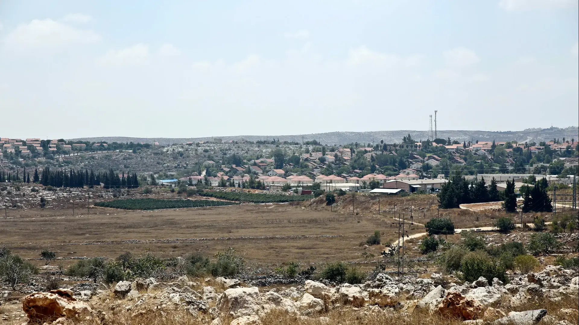קרקעות בעמונה, אוגוסט 2016 קרקעות בעמונה, אוגוסט 2016