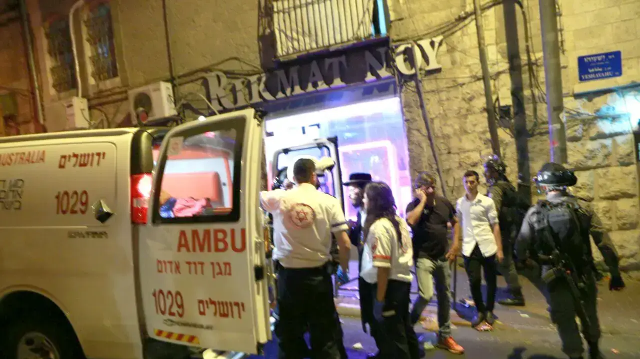 מאות חרדים מפגינים בכיכר השבת בירושלים ובבית שמש במחאה על מעצר של עריק חרדי, 18 באוגוסט 2016 מאות חרדים מפגינים בכיכר השבת בירושלים ובבית שמש במחאה על מעצר של עריק חרדי, 18 באוגוסט 2016