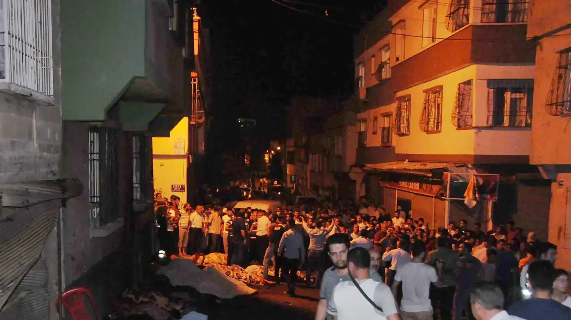 פיגוע התאבדות באולם אירועים בזמן חתונה בעיר גזיאנטפ במזרח טורקיה 21 אוגוסט 2016 פיגוע התאבדות באולם אירועים בזמן חתונה בעיר גזיאנטפ במזרח טורקיה 21 אוגוסט 2016