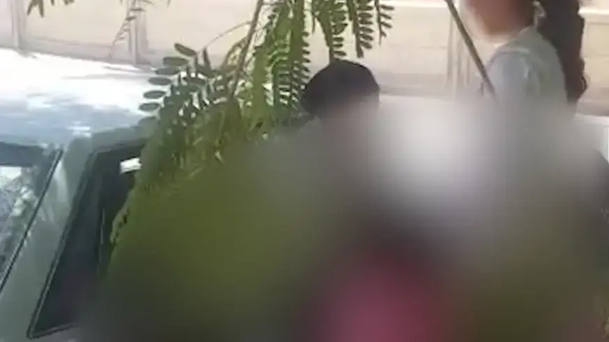 המשטרה עיכבה רכב פרטי במעלה אדומים ובו זוג הורים ושמונת ילדיהם ישובים אחד על השני ועל רצפת הרכב המשטרה עיכבה רכב פרטי במעלה אדומים ובו זוג הורים ושמונת ילדיהם ישובים אחד על השני ועל רצפת הרכב
