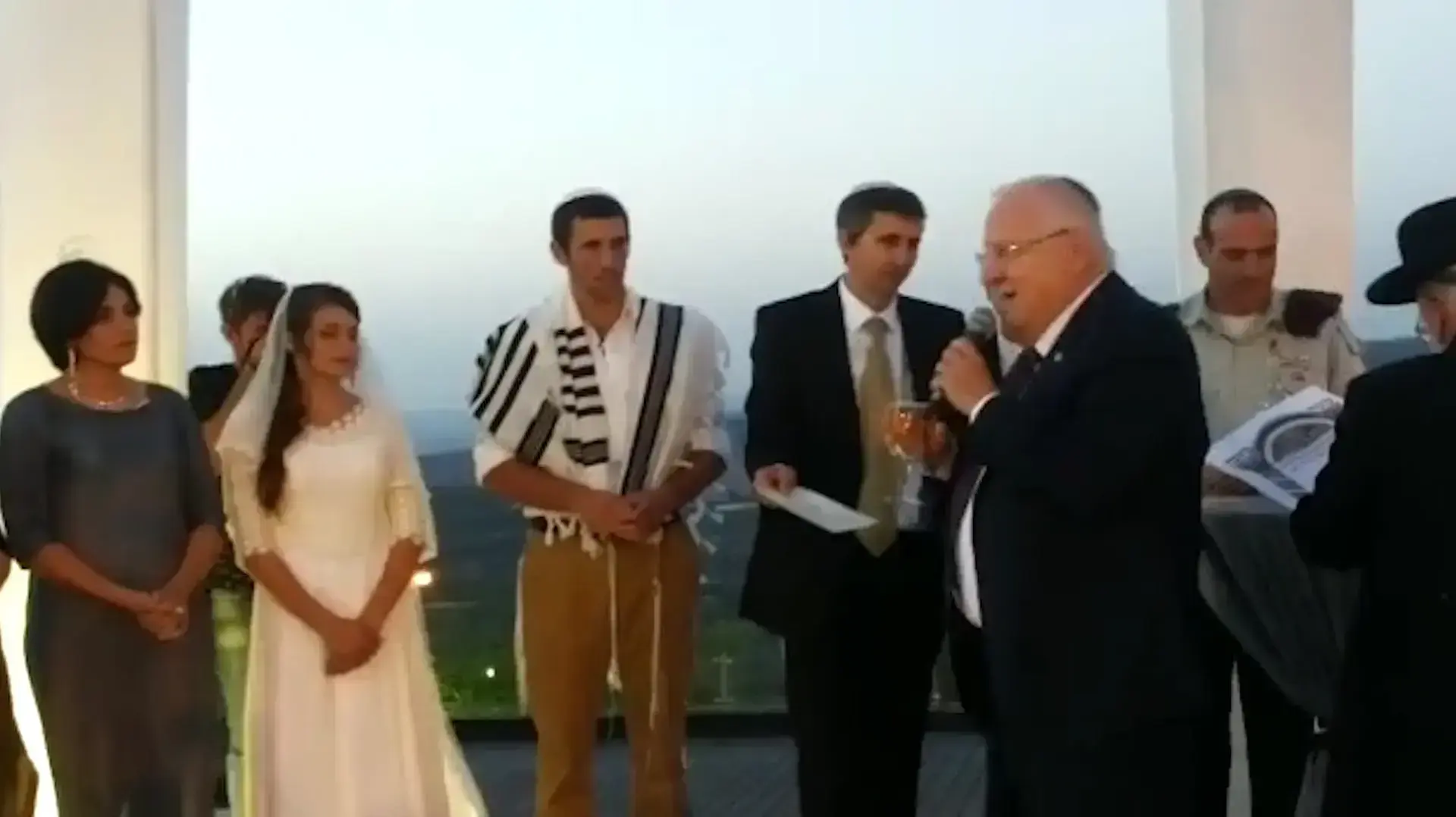 הנשיא ריבלין בירך את אחותו של גיל-עד שער לרגל נישואיה
