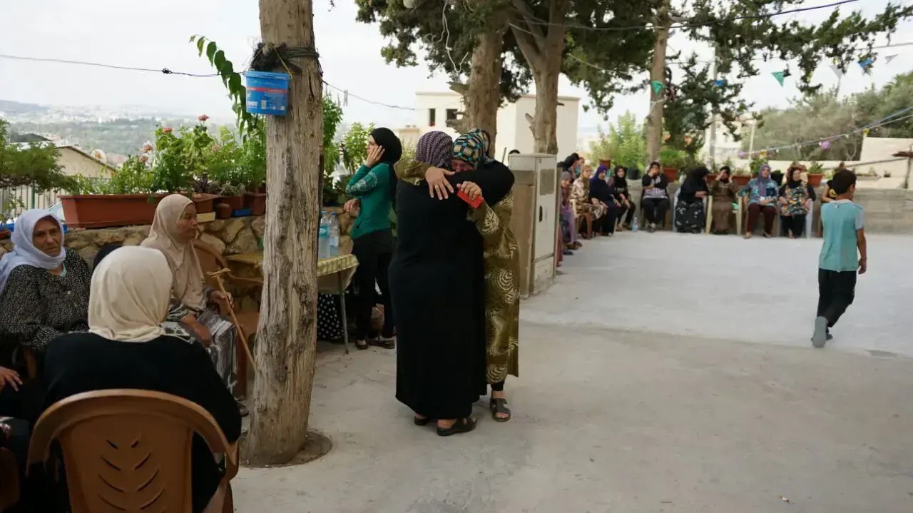 נשים אבלות בזירת הרצח של אמנה יאסין בטמרה נשים אבלות בזירת הרצח של אמנה יאסין בטמרה