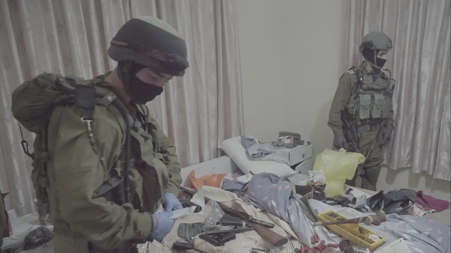 פשיטה על מחרטות נשק בחשברון ובבית לחם פשיטה על מחרטות נשק בחשברון ובבית לחם