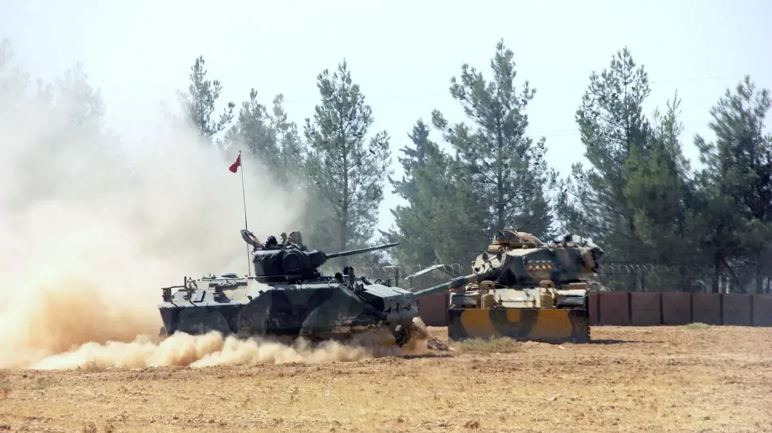 טנקים טורקיים בסמוך לגבול עם טורקיה, אוגוסט 2016
