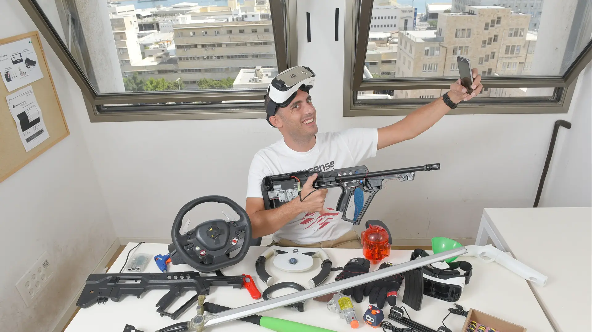 ג'וני שיפר, עובד כנסיין גאדג'טים חדשים, אוגוסט 2016 ג'וני שיפר, עובד כנסיין גאדג'טים חדשים, אוגוסט 2016