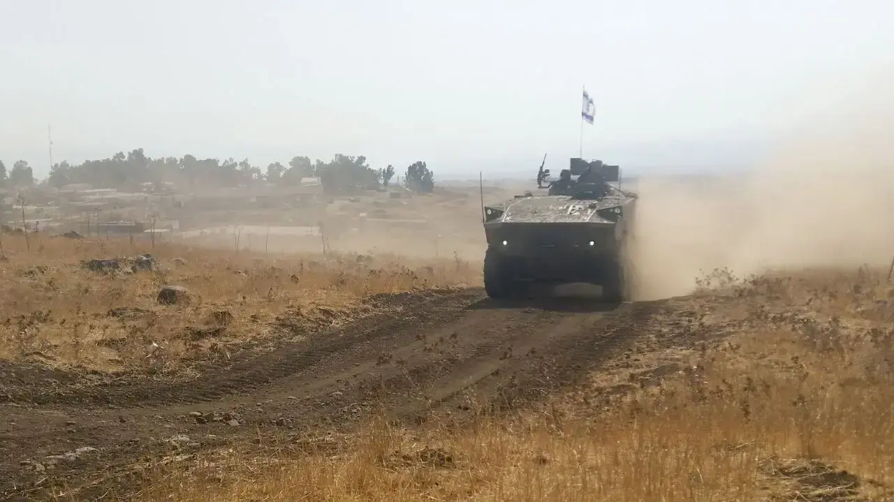 נגמ"ש ה'איתן' בנסיעה ראשונה ברמת הגולן. אוגוסט 2016