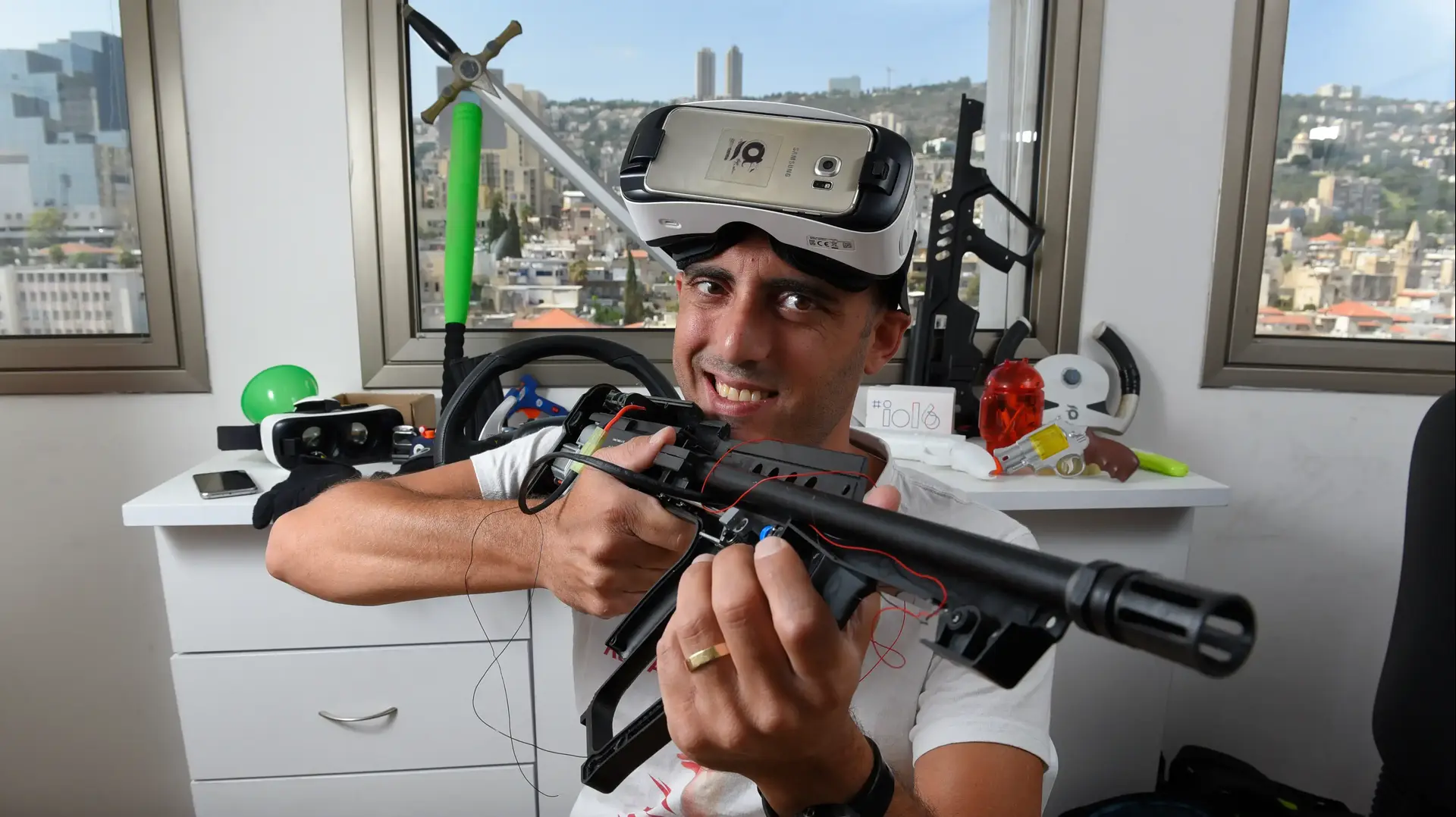 ג'וני שיפר, עובד כנסיין גאדג'טים חדשים, אוגוסט 2016 ג'וני שיפר, עובד כנסיין גאדג'טים חדשים, אוגוסט 2016