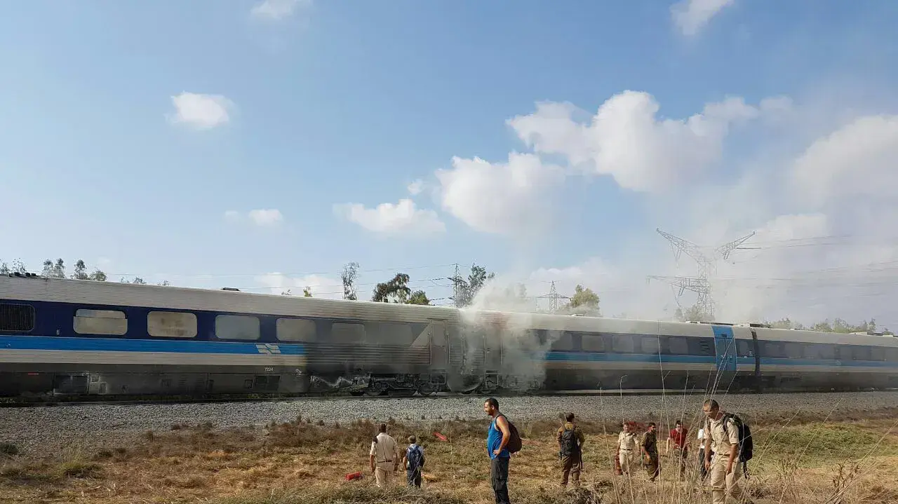 שריפת קרון רכבת, סמוך לאיזור התעשייה בחדרה. אוגוסט 2016 שריפת קרון רכבת, סמוך לאיזור התעשייה בחדרה. אוגוסט 2016