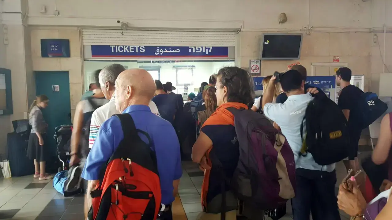 שיבושים בתנועת הרכבות בעקבות שריפת קרון רכבת בחדרה, תחנת רכבת חיפה. אוגוסט 2016 שיבושים בתנועת הרכבות בעקבות שריפת קרון רכבת בחדרה, תחנת רכבת חיפה. אוגוסט 2016