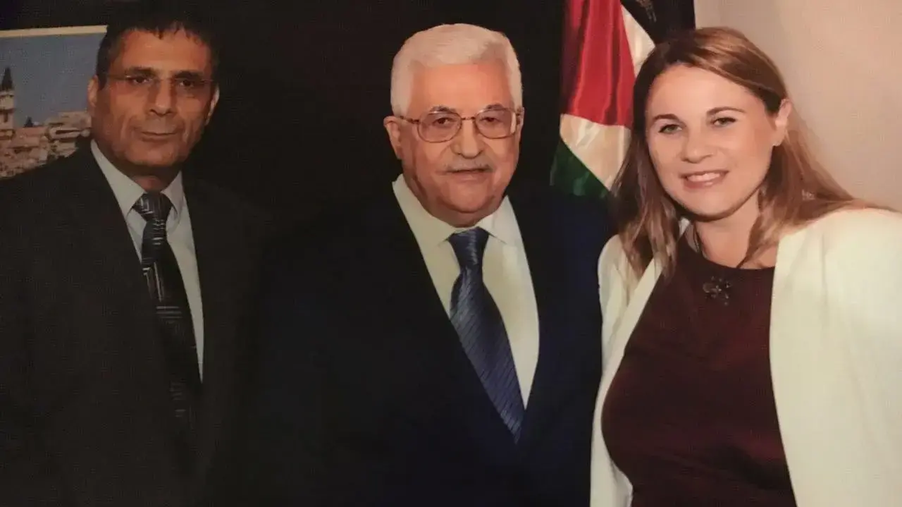 יו"ר הרשות הפלסטינית אבו מאזן בפגישה עם חברי הכנסת קסניה סבטלובה ויוסי יונה ברמאללה. 27 באוגוסט 2016