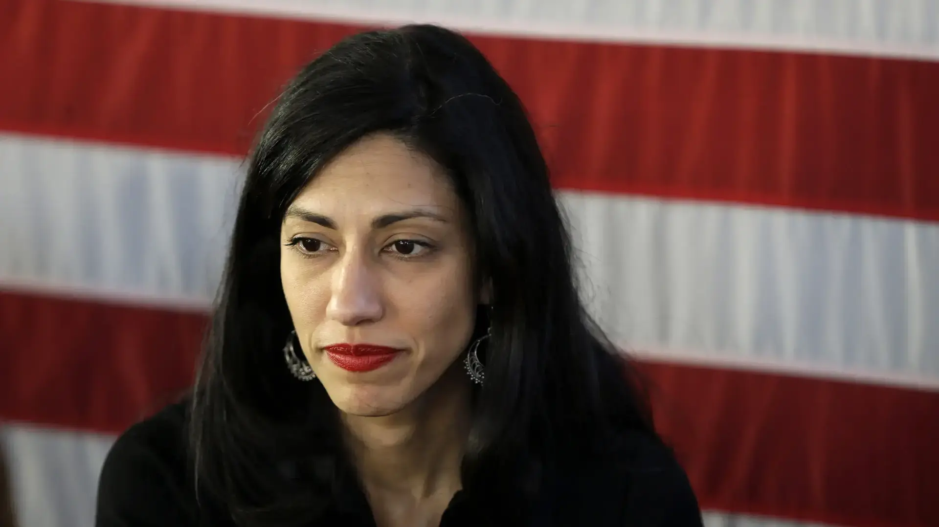 הומה אבדין, סגנית יו"ר הקמפיין של המועמדת הדמוקרטית לנשיאות ארצות הברית, הילרי קלינטון. 2016 הומה אבדין, סגנית יו"ר הקמפיין של המועמדת הדמוקרטית לנשיאות ארצות הברית, הילרי קלינטון. 2016