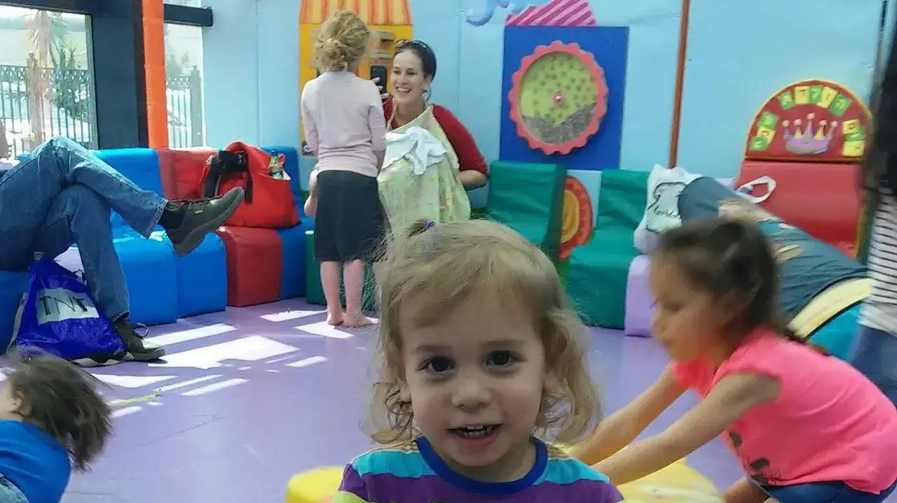 אייטם כפייה של עיריית ירושלים - חנה ואיתמר עם בנם יוסף אייטם כפייה של עיריית ירושלים - חנה ואיתמר עם בנם יוסף
