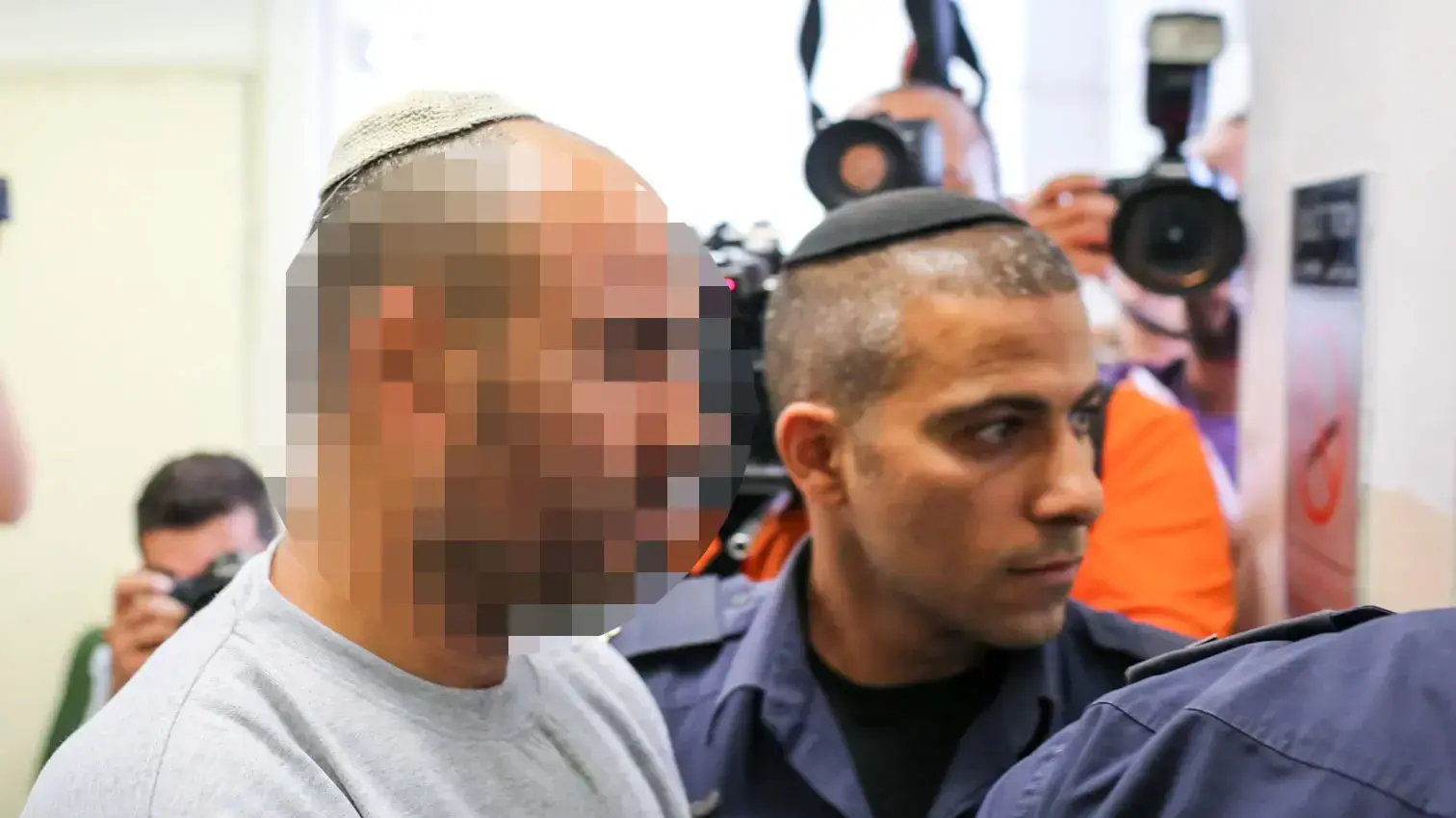 אב החשוד בדקירת בתו בגבעת זאב בית משפט השלום ירושלים אב החשוד בדקירת בתו בגבעת זאב בית משפט השלום ירושלים