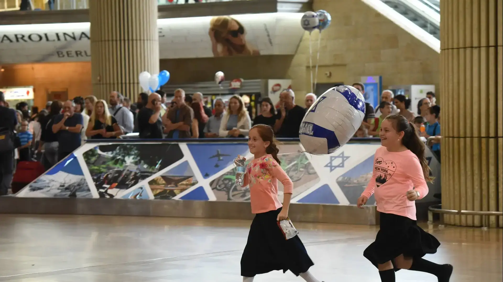 נוחתים בנתב"ג, 29 באוגוסט 2016 נוחתים בנתב"ג, 29 באוגוסט 2016