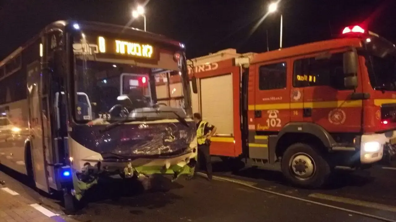 גבר כבן 50 נהרג בתאונת דרכים בין אוטובוס למכונית בכביש 65, ליד אום אל-פחם, 30 באוגוסט 2016 גבר כבן 50 נהרג בתאונת דרכים בין אוטובוס למכונית בכביש 65, ליד אום אל-פחם, 30 באוגוסט 2016