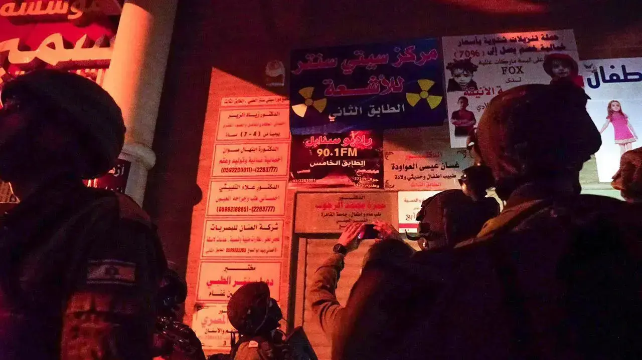 צה"ל פשט על תחנת הרדיו א-סנאבל שבדורא, 30 באוגוסט 2016 צה"ל פשט על תחנת הרדיו א-סנאבל שבדורא, 30 באוגוסט 2016