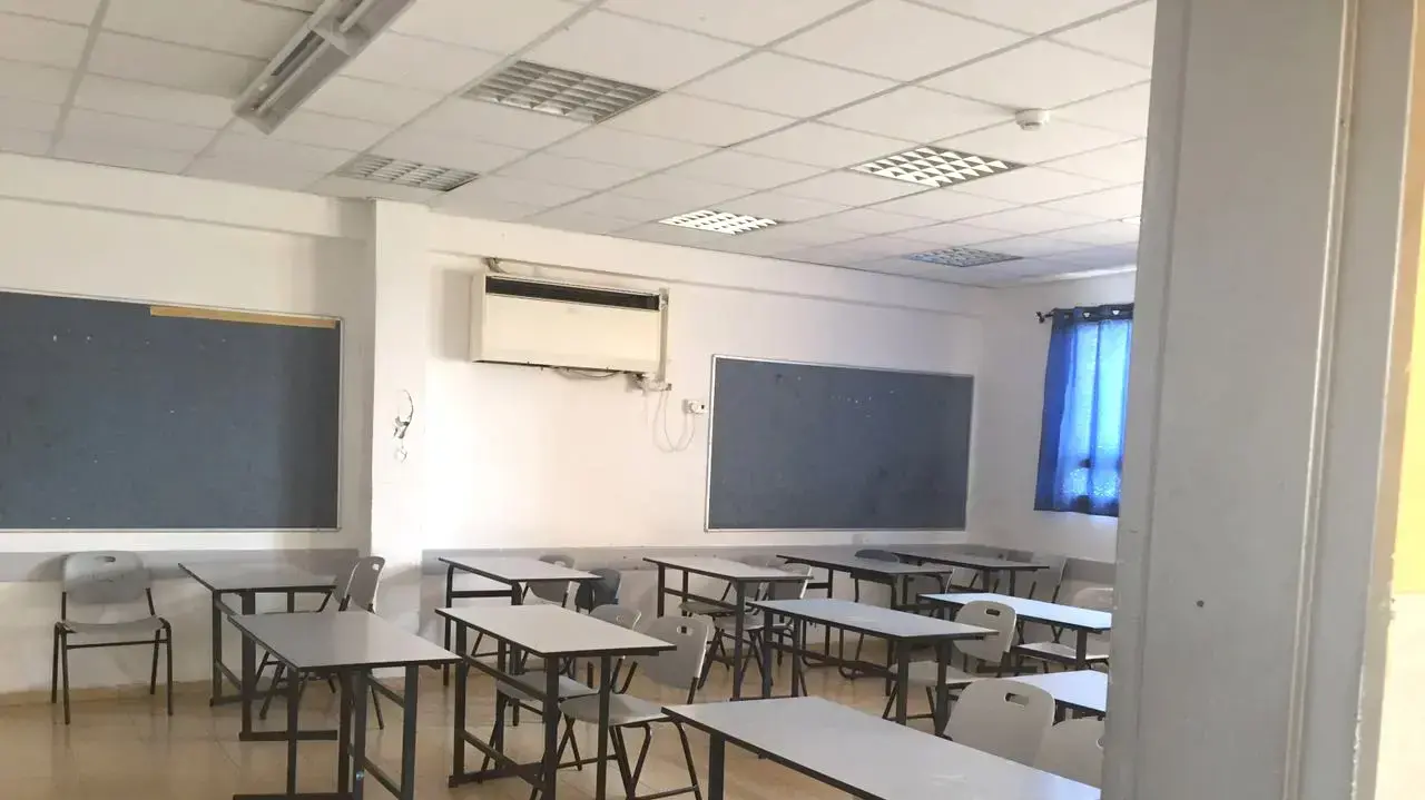 ביה"ס למדעים בטירה שובת, הכתות ריקות 