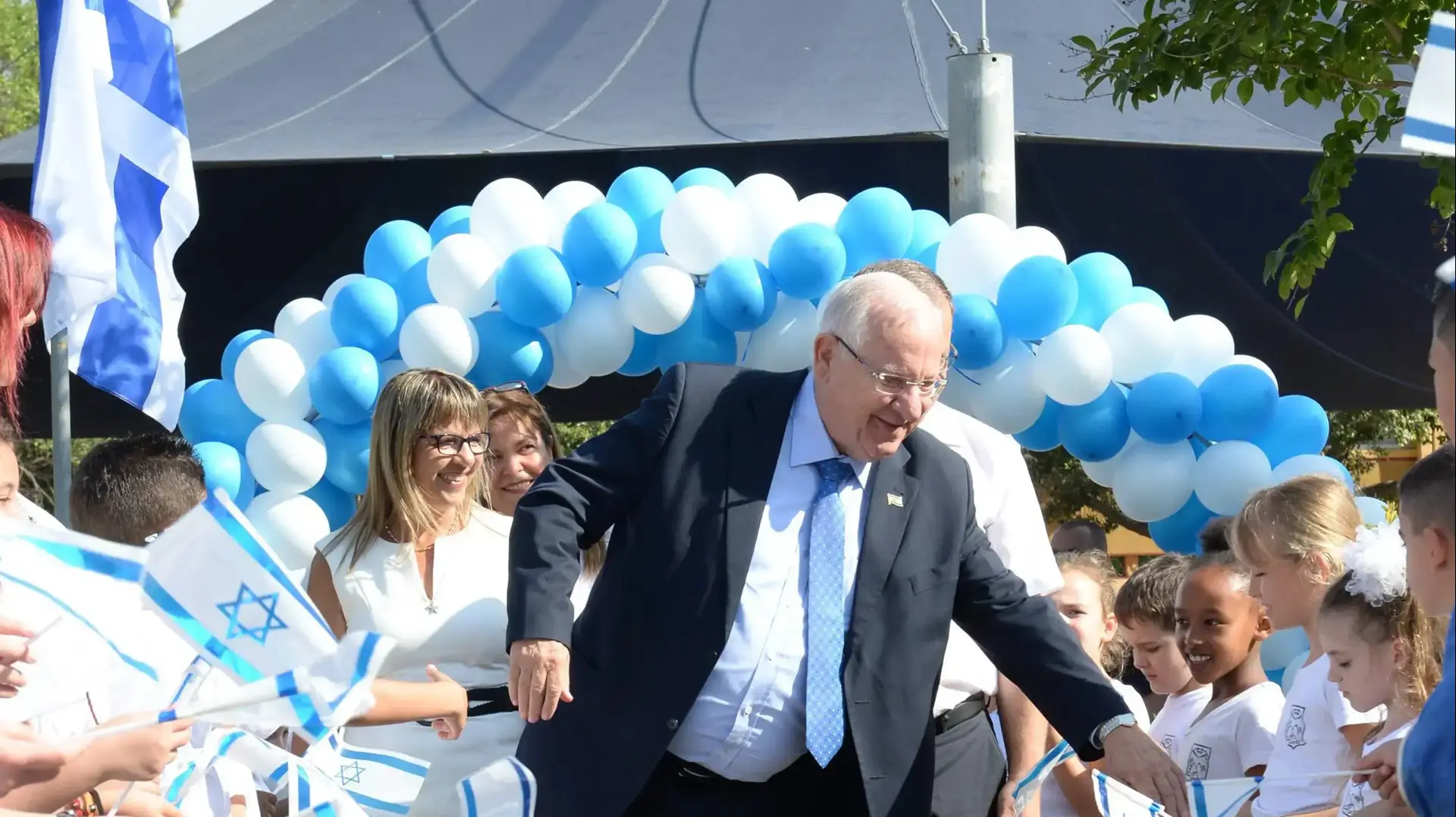 נשיא המדינה פתח את שנת הלימודים תשע"ז עם ילדי כיתה אל"ף בבית הספר 'פסגות' שבקריית ביאליק נשיא המדינה פתח את שנת הלימודים תשע"ז עם ילדי כיתה אל"ף בבית הספר 'פסגות' שבקריית ביאליק