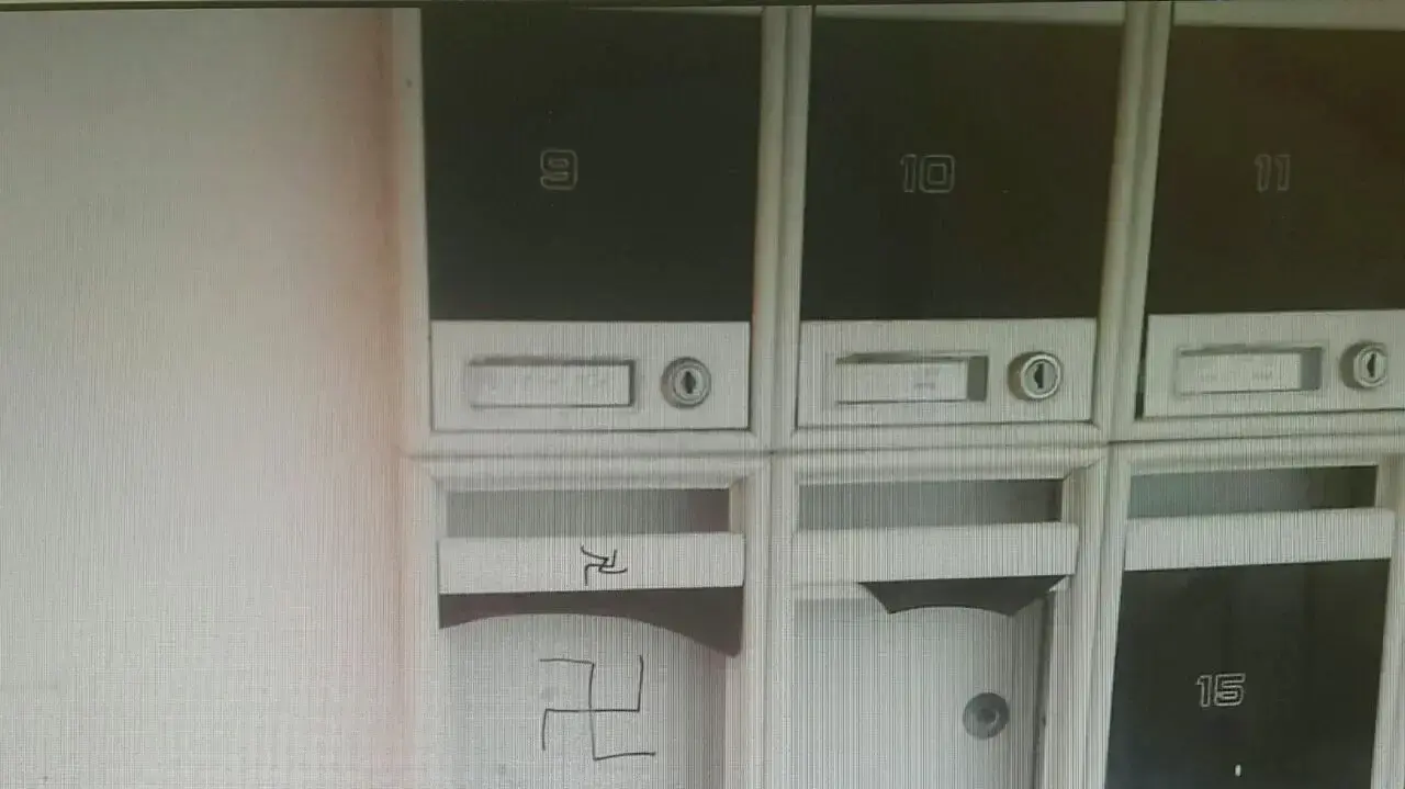 צלב קרס צויר על תיבת דואר של ניצול שואה באשקלון