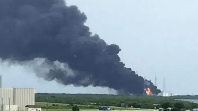 פיצוץ רקטה של חברת SPACEX שהייתה אמורה לשלוח את לוויין התקשורת "עמוס 6" לחלל, בקייפ קנאברל שבפלורידה, ארצות הברית פיצוץ רקטה של חברת SPACEX שהייתה אמורה לשלוח את לוויין התקשורת "עמוס 6" לחלל, בקייפ קנאברל שבפלורידה, ארצות הברית