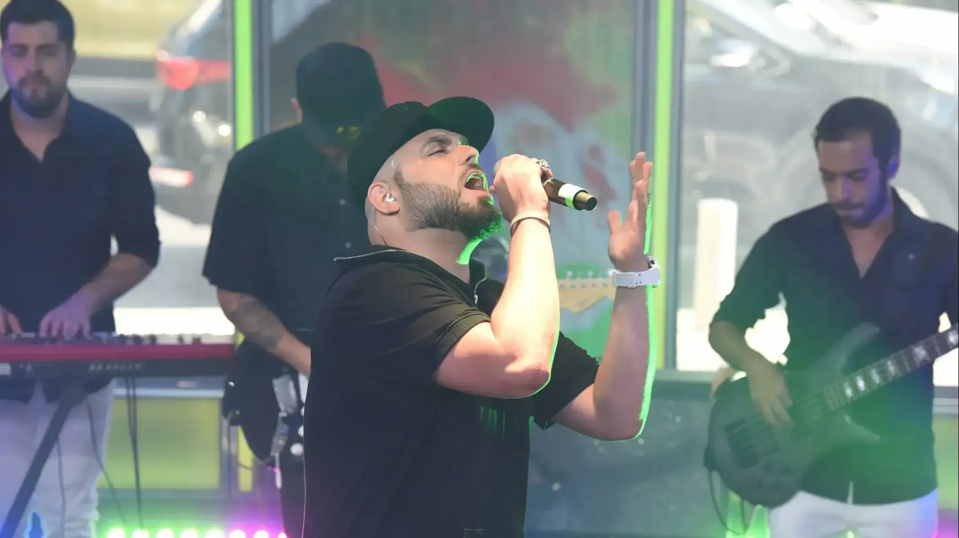 סאבלימינל באולפן השקוף סאבלימינל באולפן השקוף