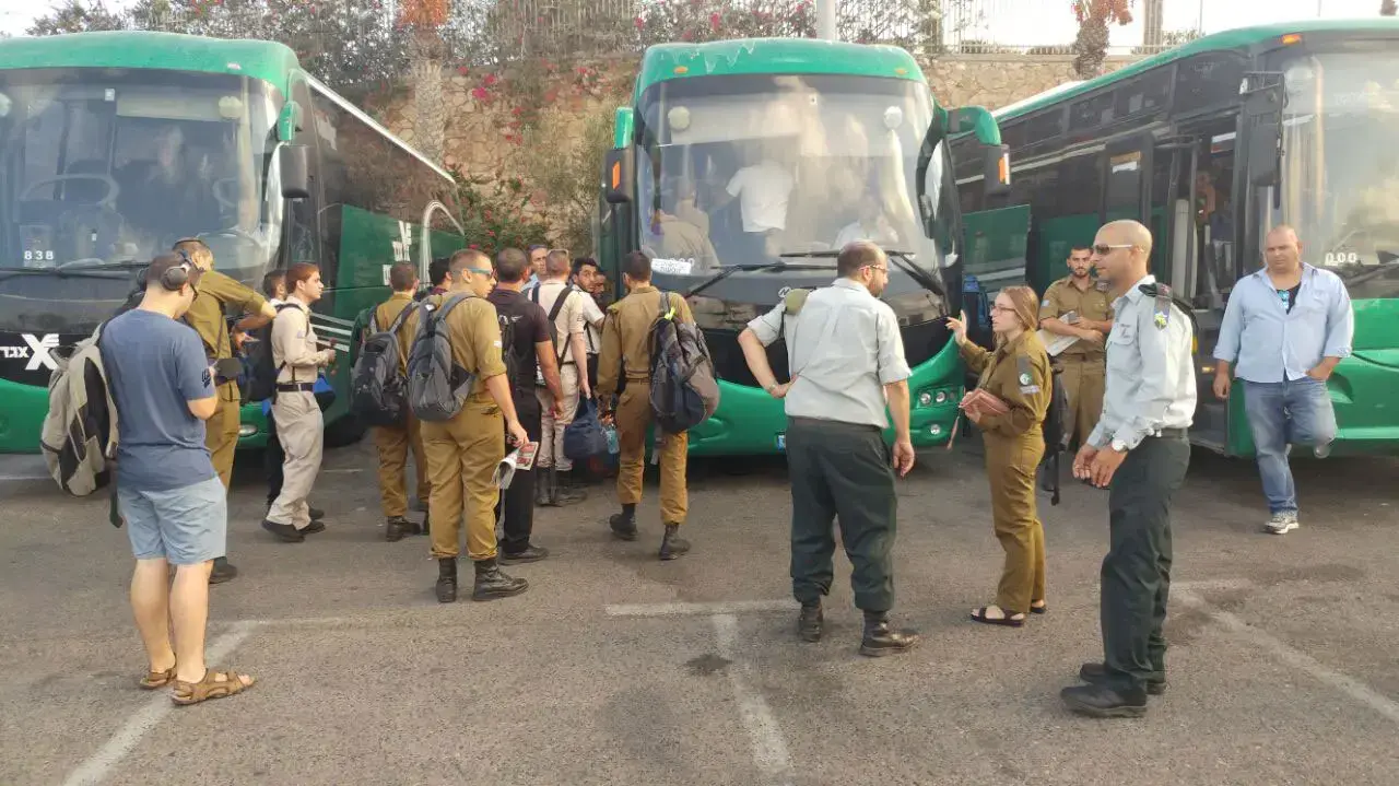 הסעות חיילים בתחנה מרכזית חוף הכרמל חיפה, ספטמבר 2016