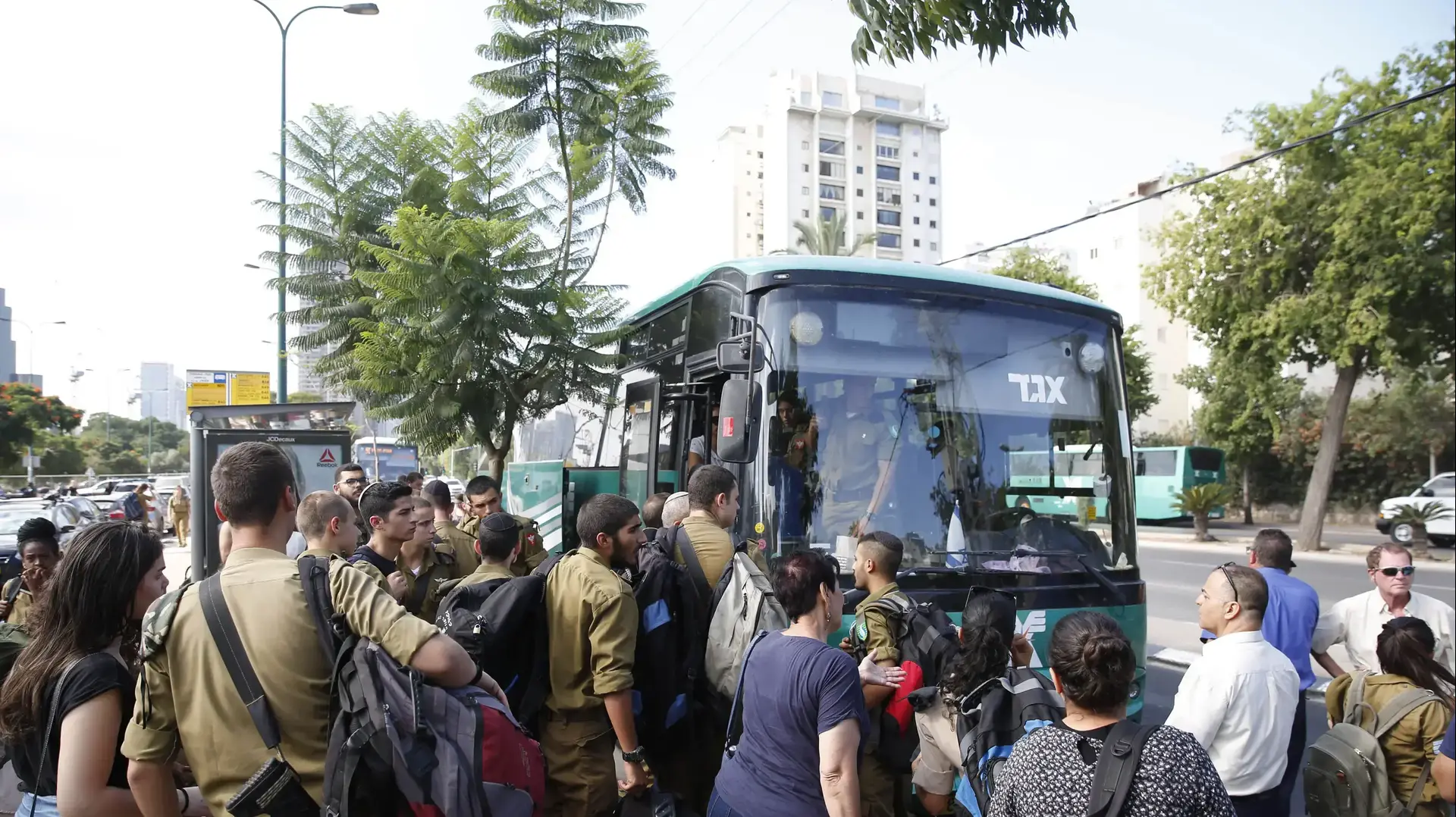 עומס בתחנת רכבת ארלוזורוב, תל אביב. 4 בספטמבר 2016 עומס בתחנת רכבת ארלוזורוב, תל אביב. 4 בספטמבר 2016