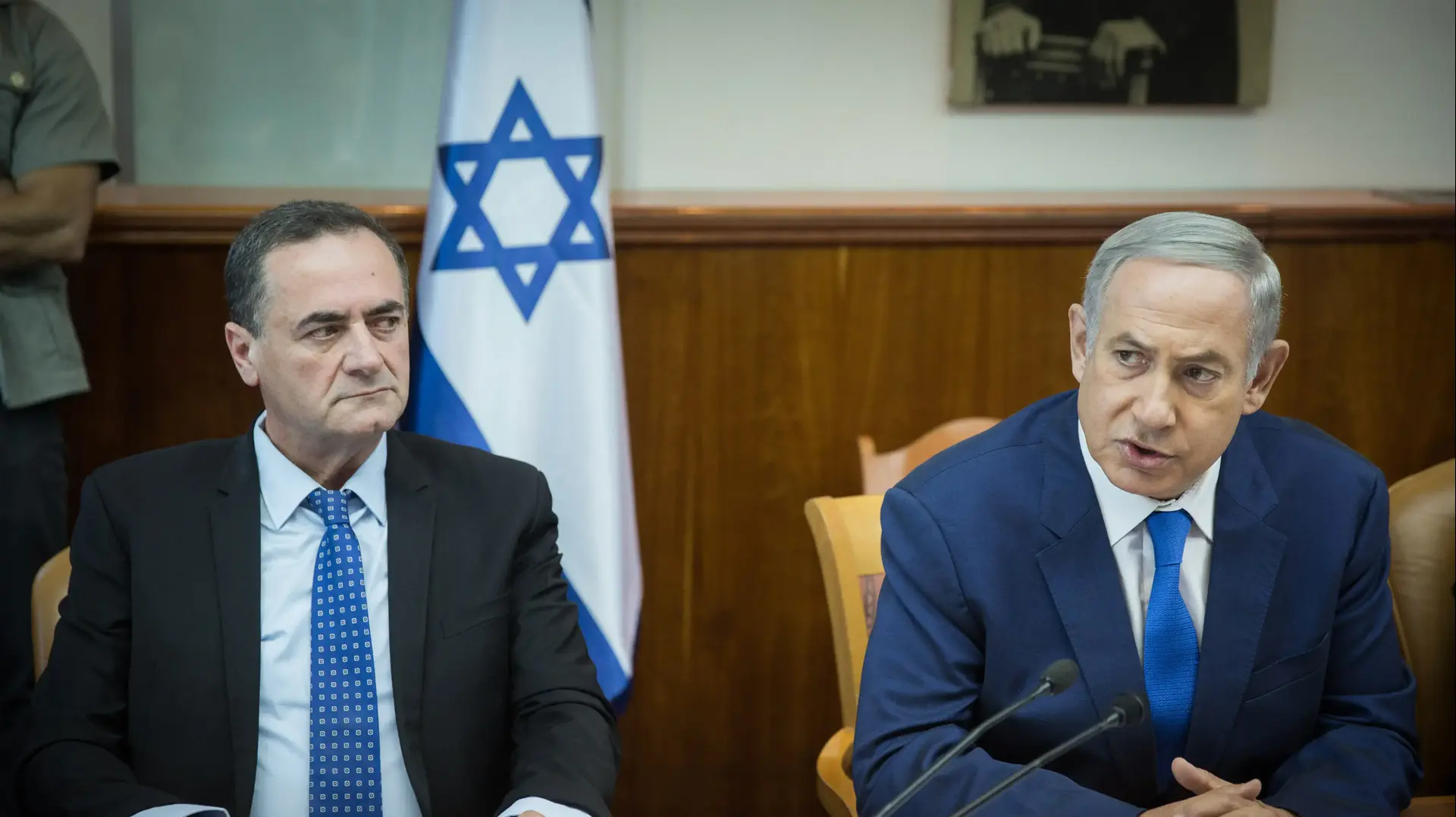 ראש הממשלה בנימין נתניהו ושר התחבורה ישראל כץ. ישיבת ממשלה 4 בספטמבר 2016 ראש הממשלה בנימין נתניהו ושר התחבורה ישראל כץ. ישיבת ממשלה 4 בספטמבר 2016