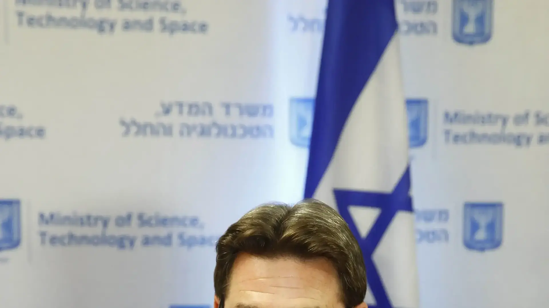 שר החלל והמדע אופיר אקוניס  במסיבת עיתונאים של סוכנות החלל הישראלית  בעקבות פיצוץ עמוס 6