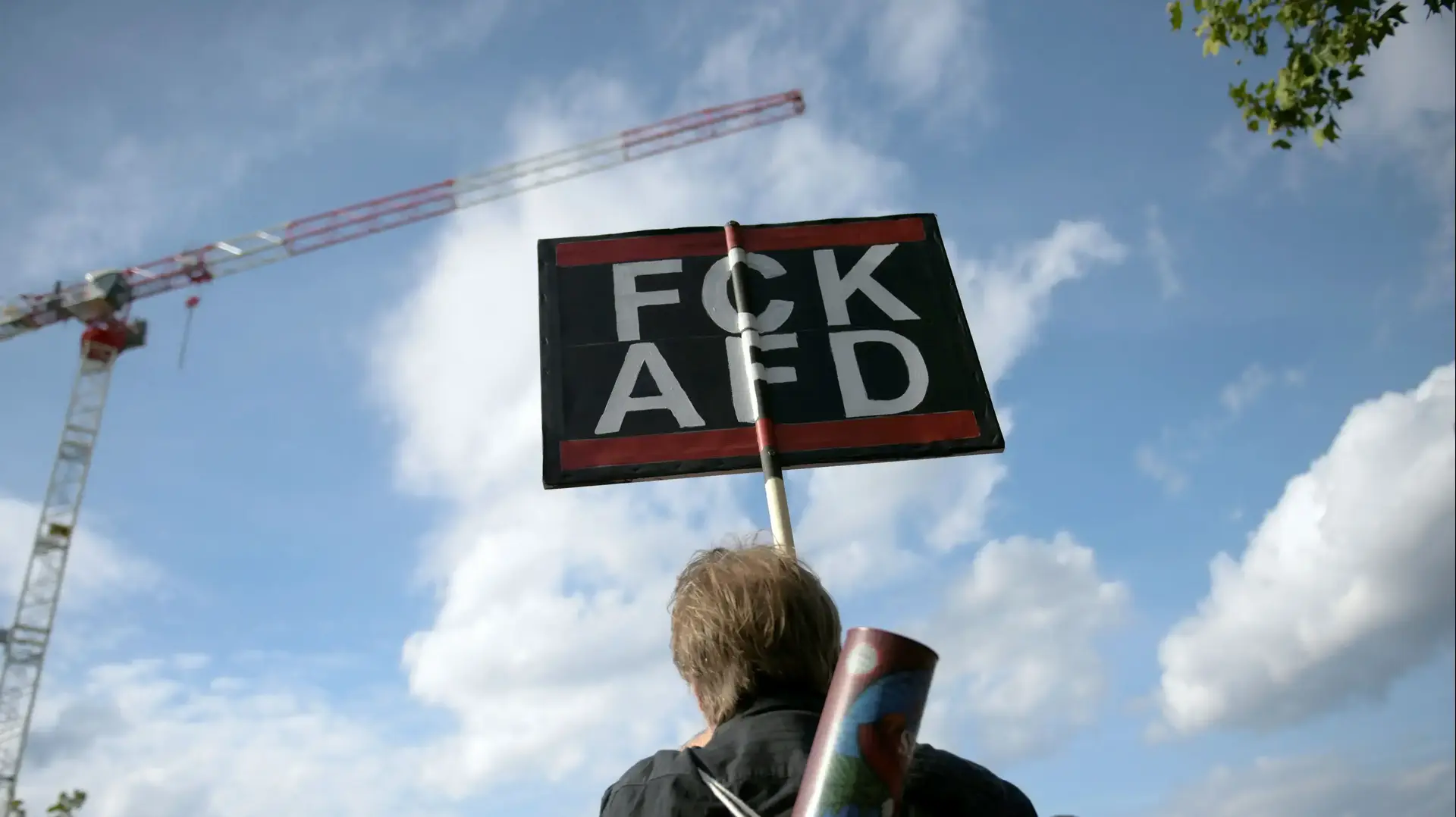 שלט נגד מפלגת "אלטרנטיבה לגרמניה" (AfD), ברלין, 3 בספטמבר 2016 שלט נגד מפלגת "אלטרנטיבה לגרמניה" (AfD), ברלין, 3 בספטמבר 2016