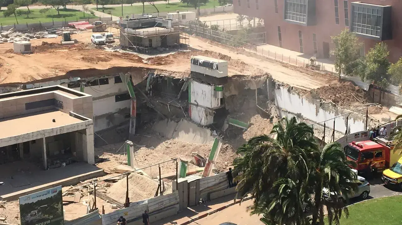 קריסת מבנה באתר בנייה ברחוב הנחושת ברמת החייל בתל אביב. 5 בספטמבר 2016 קריסת מבנה באתר בנייה ברחוב הנחושת ברמת החייל בתל אביב. 5 בספטמבר 2016